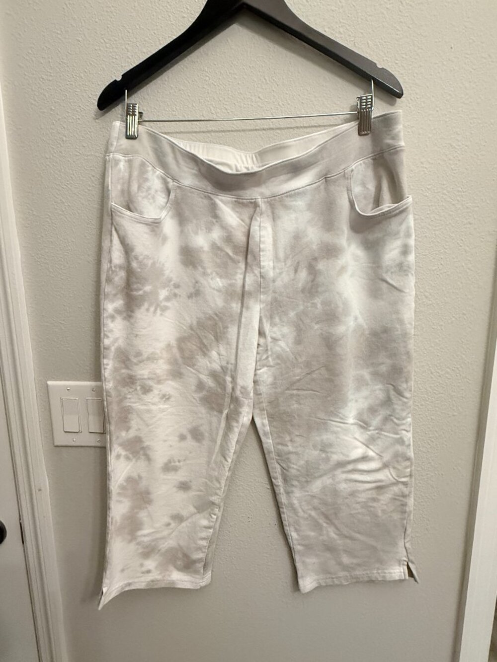 Belle Beach by Kim Gravel Capri Stretch- L